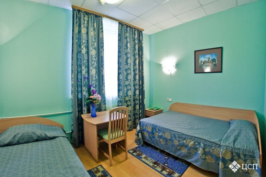 2 h mestnyj tvin ot otelya akvatika