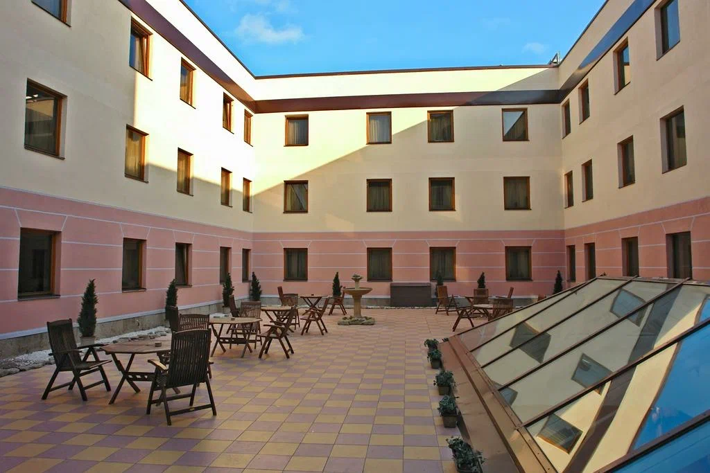 dostoevskiy inner yard 2