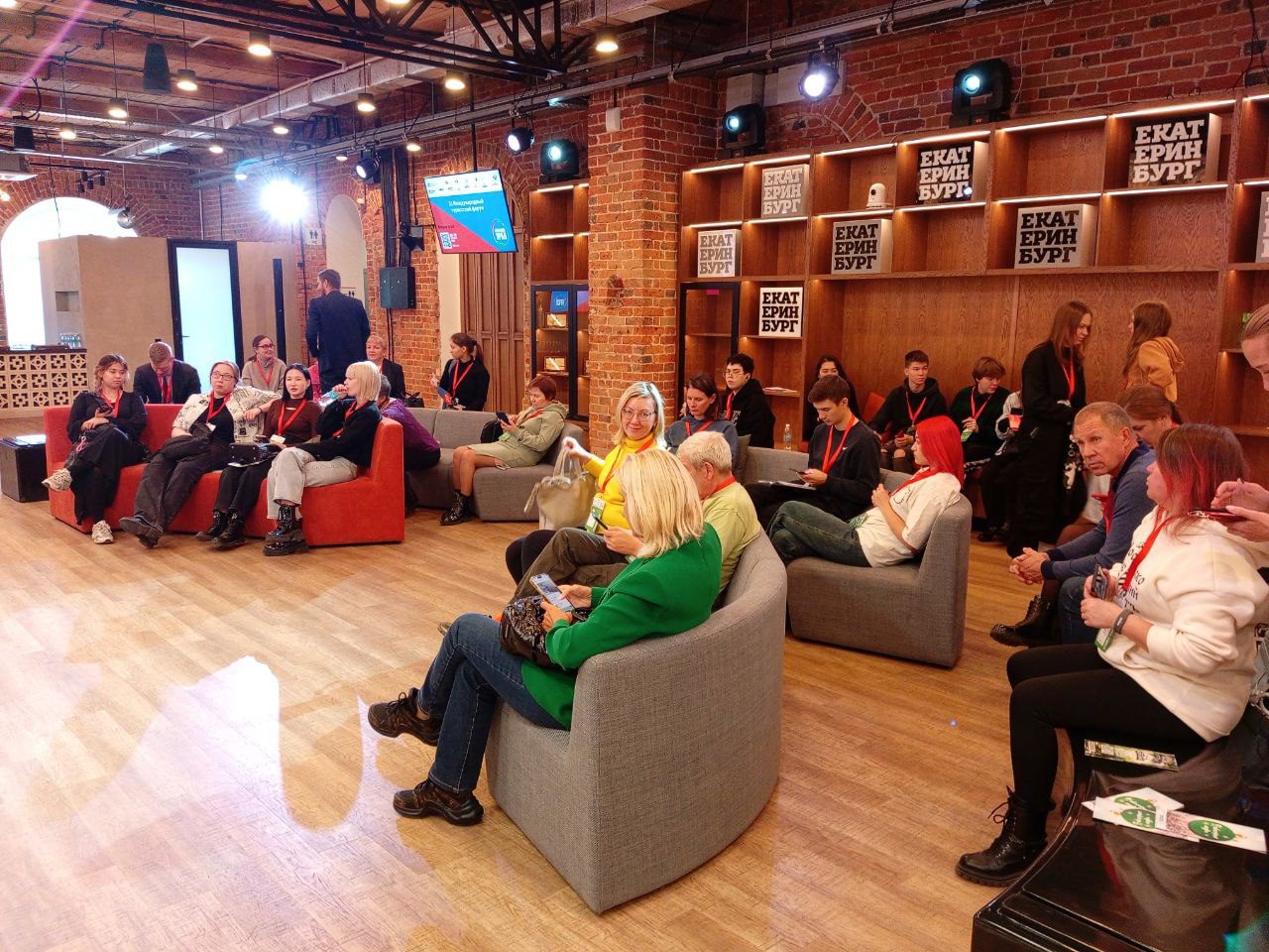 photo 5247051281284064895 y