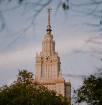 teplohodnaya progulka po moskve reke